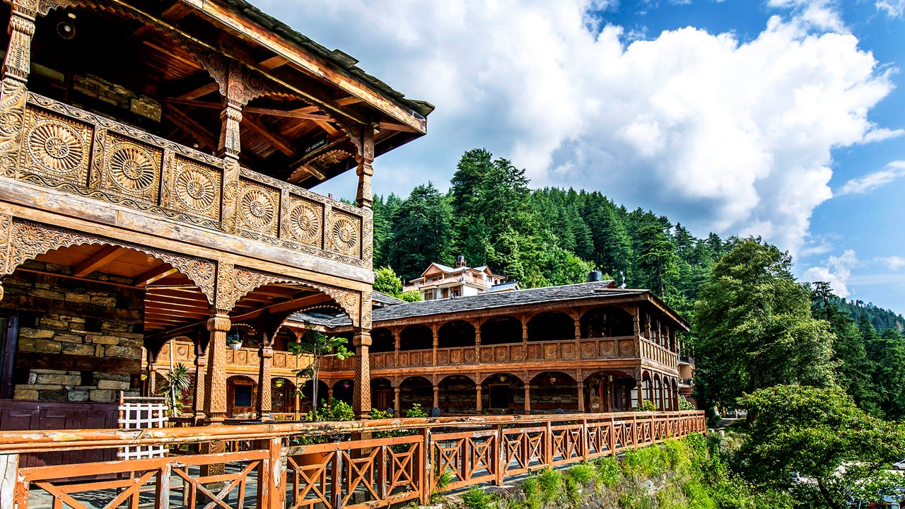 Chandigarh to Manali cab visit Naggar Castle Himachal Pradesh