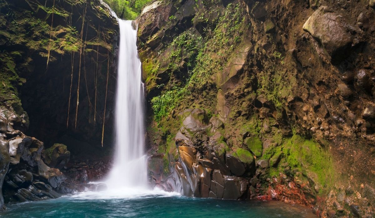 Jibhi Waterfall Himachal taxi tour